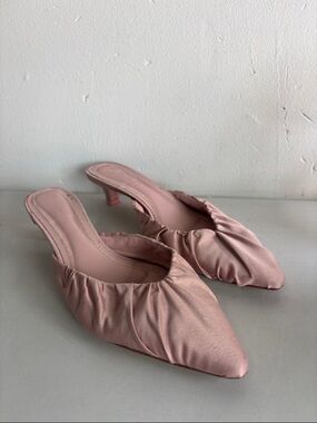 Pink tulip Pointed-Toe Kitten Heel Mules
